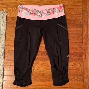 EUC Lululemon cargo crop tights size 8